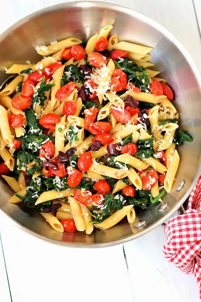 Pasta with Sautéed Cherry Tomatoes and Spinach 3 Pasta with Sautéed Cherry Tomatoes and Spinach