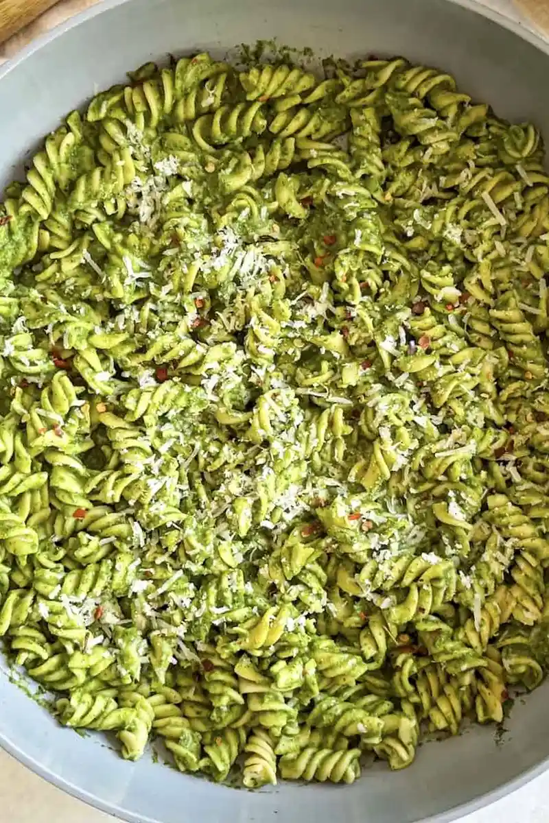 Healthy Green Pasta Sauce Recipe (Quick & Easy) 3 Healthy Green Pasta Sauce Recipe (Quick & Easy)
